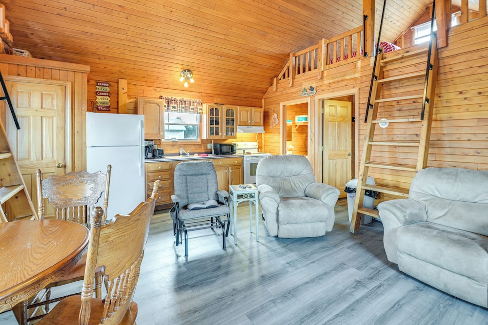 All-season Long Lake Base Camp! Family Cabin