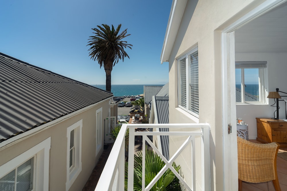 Boulders Beach Hotel, Cafe and Curio