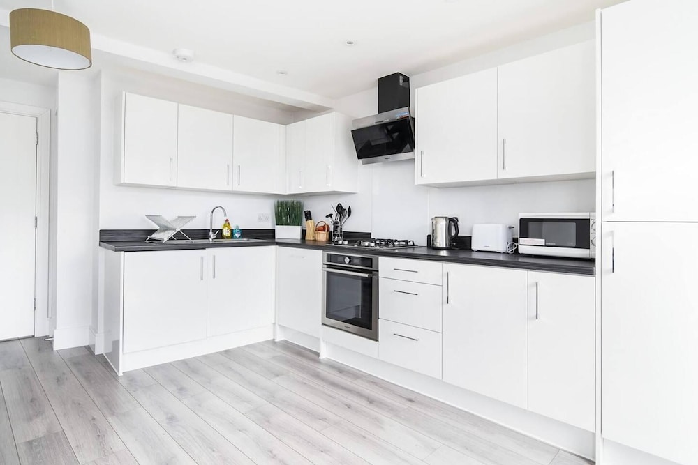 Livestay - Modern 1 Bed view 2
