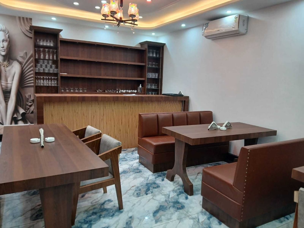 Aarav Hotel