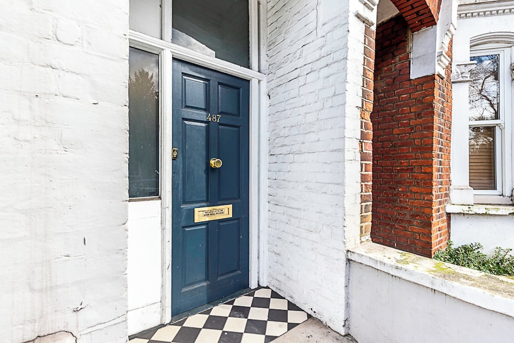 Lovely Bishops Park Flat