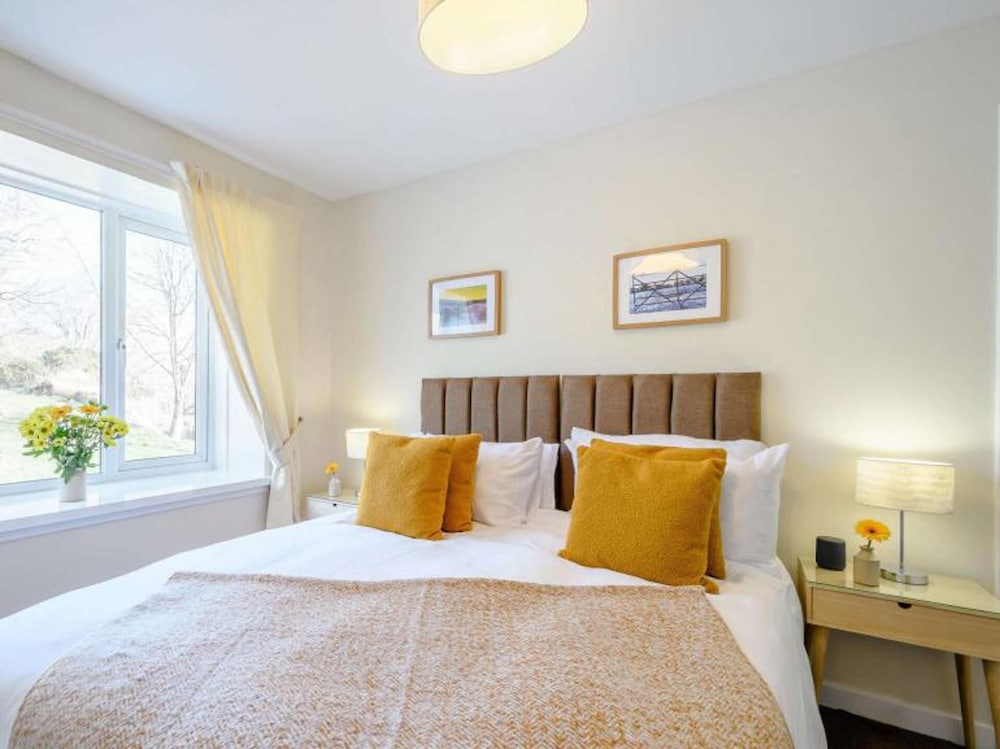 Coastal Farm Cottage With Epic Views view 3