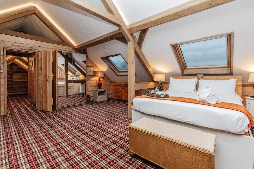 Moonlight Barn in Ascott view 3
