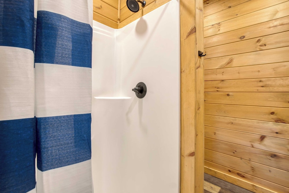 Lions Landing by Avantstay Sleeps 18 Hot Tub Game Room Views Near Pigeon Forge
