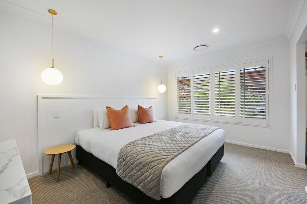 Mediterranean Surfers Paradise Townhouse With BBQ
