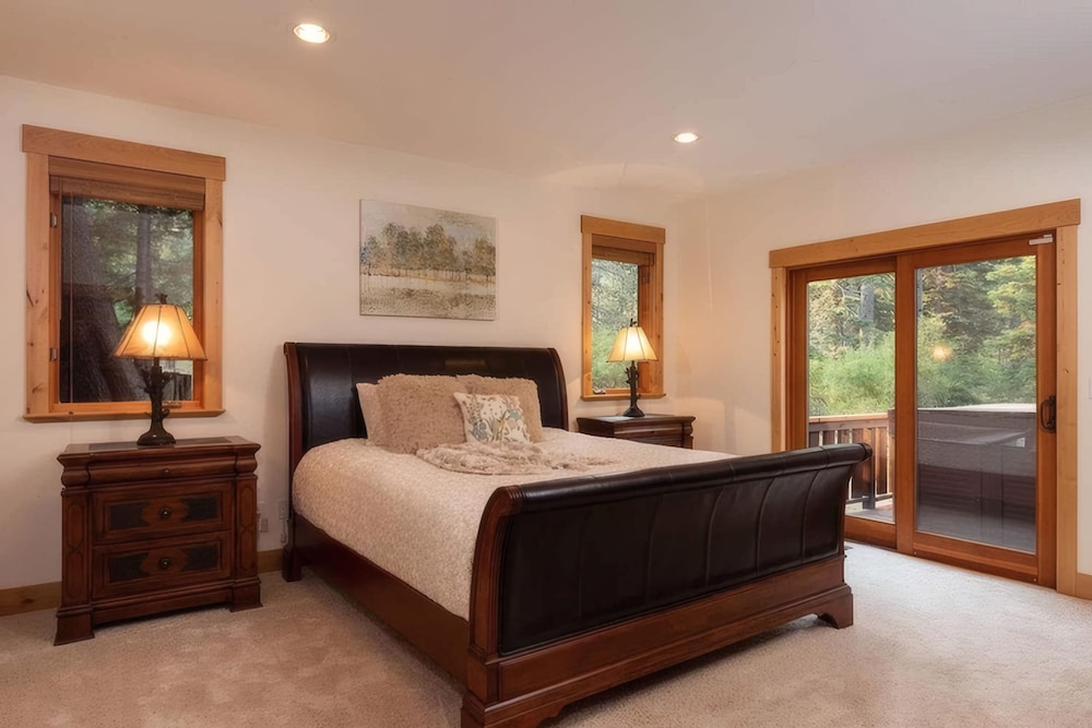 Donner Ridge by Avantstay Minutes to Skiing Deck Ping Pong Pool Table