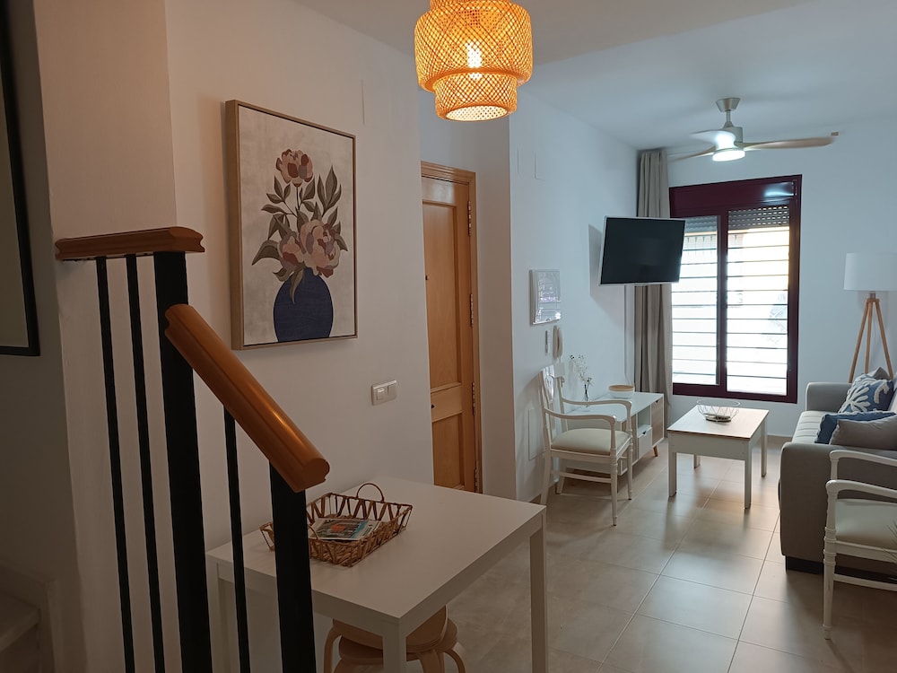 Amazing & Renovated 2-bedroom Flat in Fuengirola