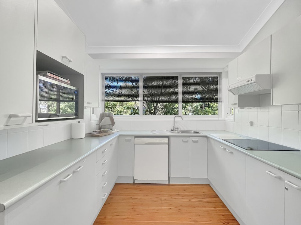 Riverside 3-bed Townhouse With Spacious Deck & BBQ