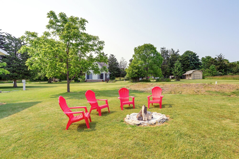 Walk to Lake: Kelleys Island Gem w/ Deck!
