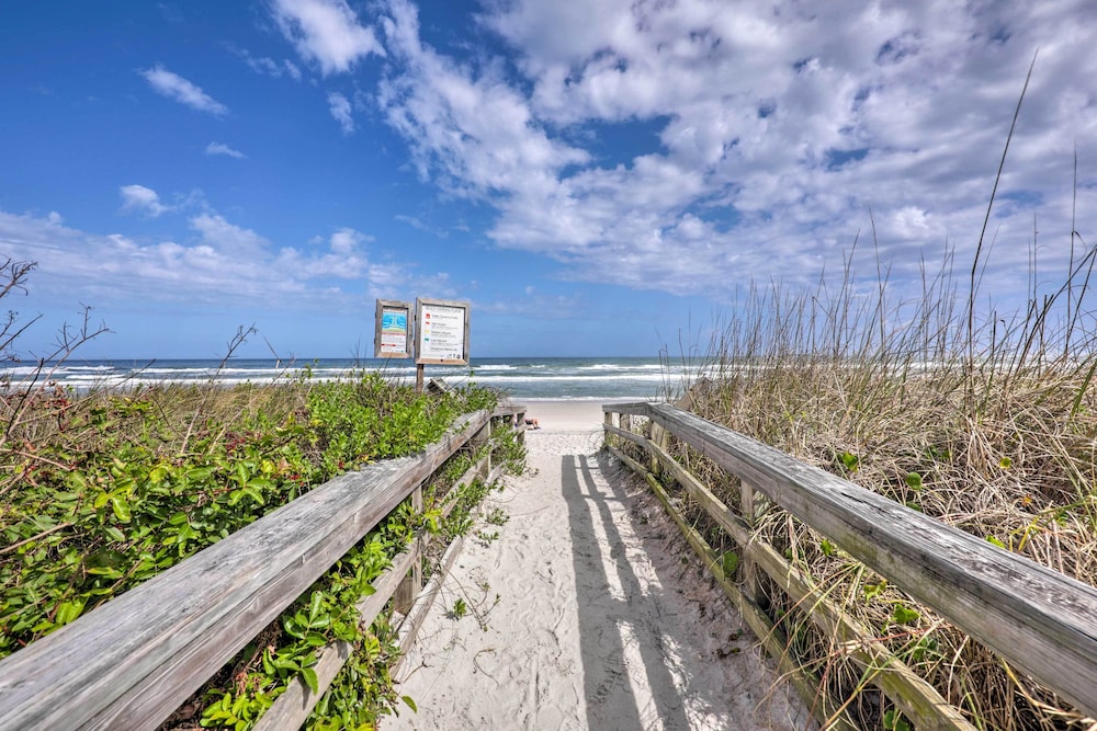 Spacious St Augustine Retreat: Walk to Beach view 2
