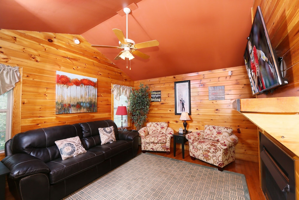 Pine Needles 6 1 Br cabin by RedAwning