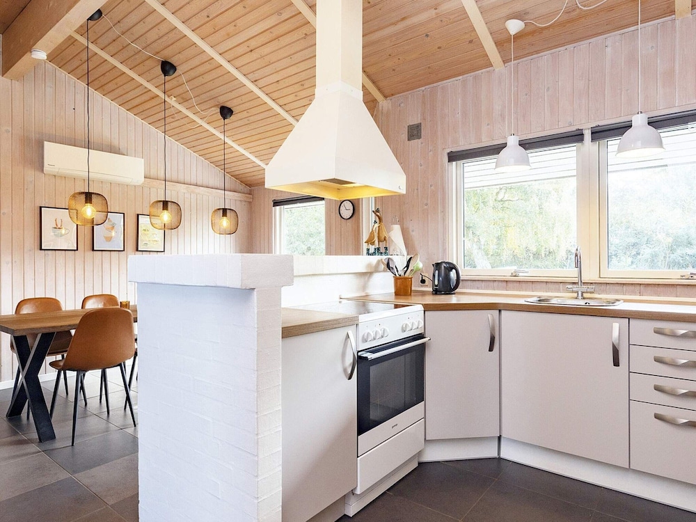 10 Person Holiday Home in Humble view 4