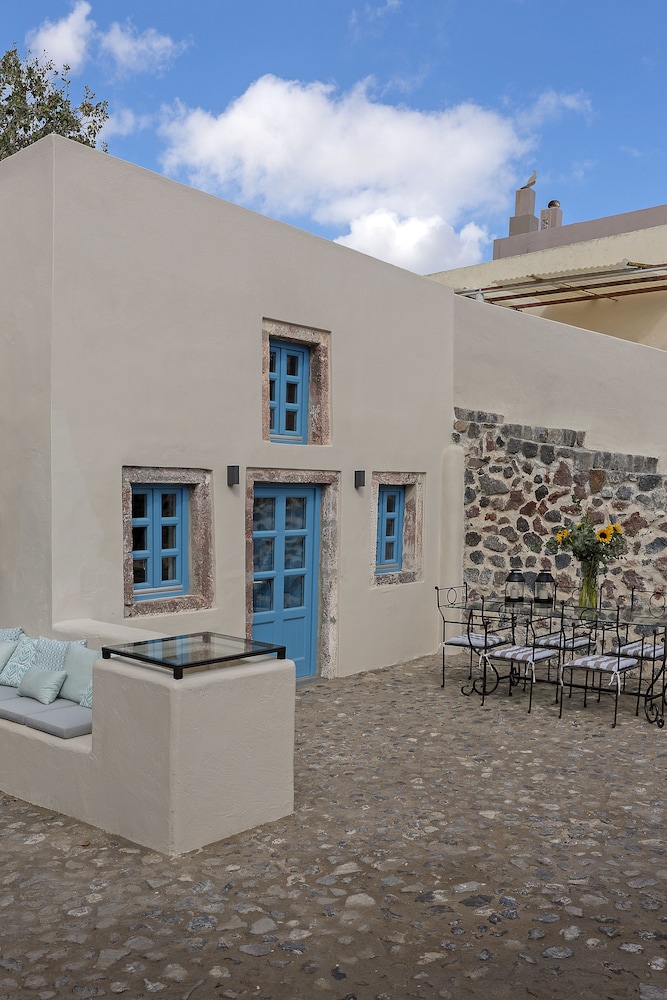 Alluvial Santorini Suites