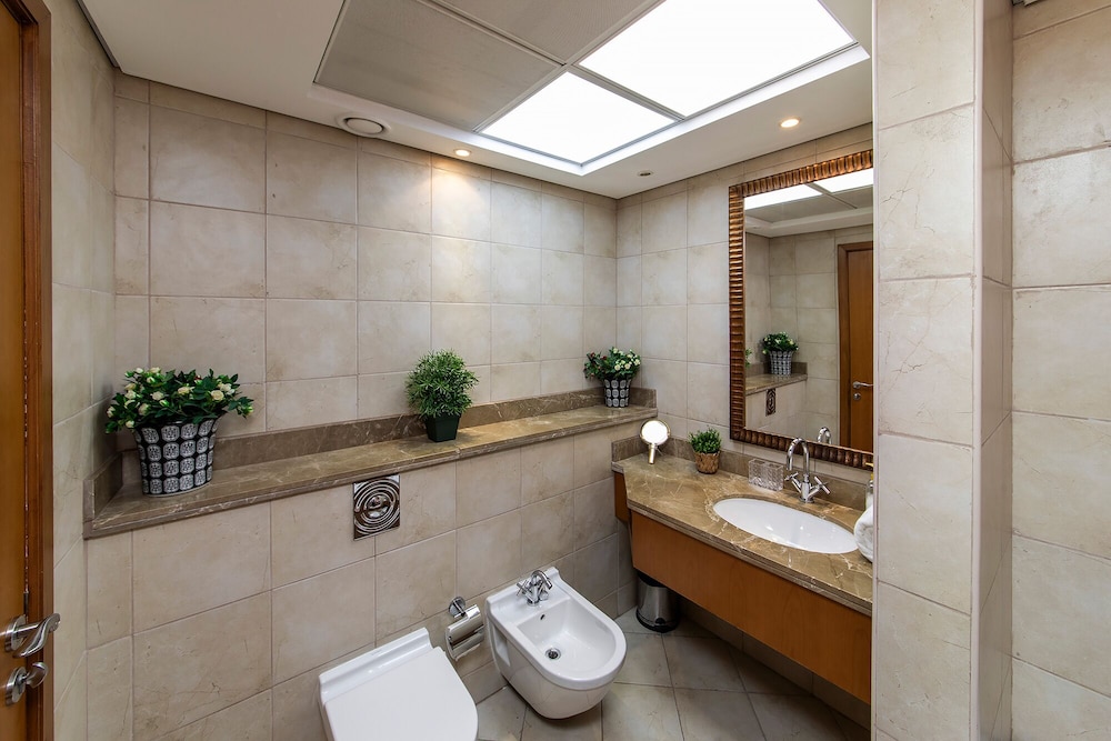 Excellent 2 bedroom at Al Fattan