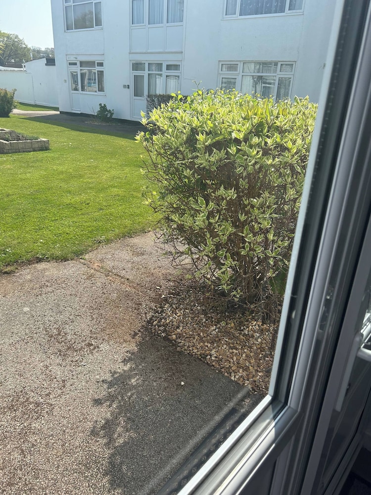 Charming 2 Storey Holiday Villa in Dawlish Warren