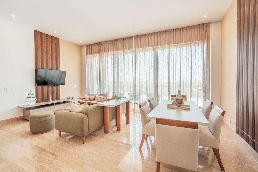 Modern Loft With Views in Exclusive Tower