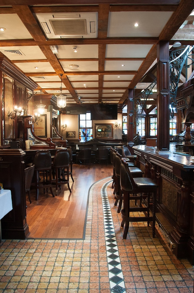 Londonderry Vacations - Da Vinci's Hotel Derry - Property Image 1