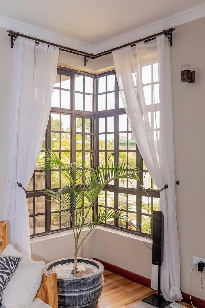 Lux Suites Enkarsis Bungalow Kisaju