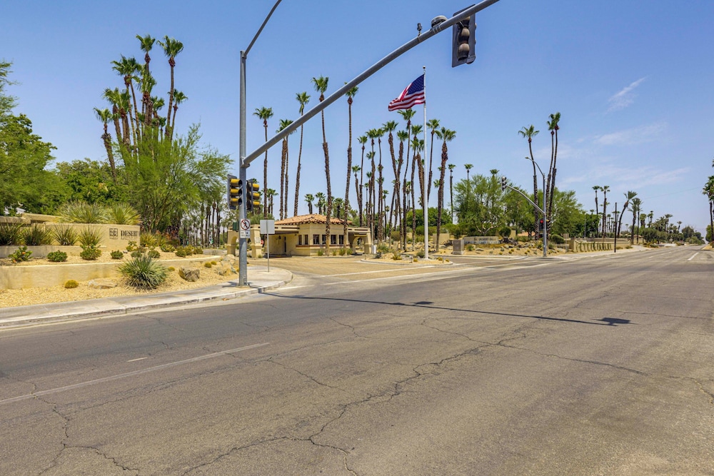 Palm Desert Golf Getaway w/ Views + Resort Perks