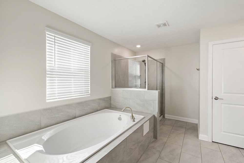 ChampionsGate Resort 8-Bedroom Vacation Pool Home - Includes Resort Clubhouse Amenity Access! 8 Home