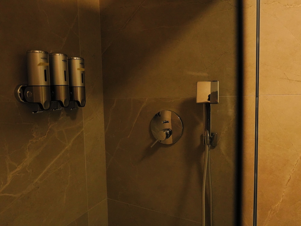 Bonnie City Hotel - Image 31