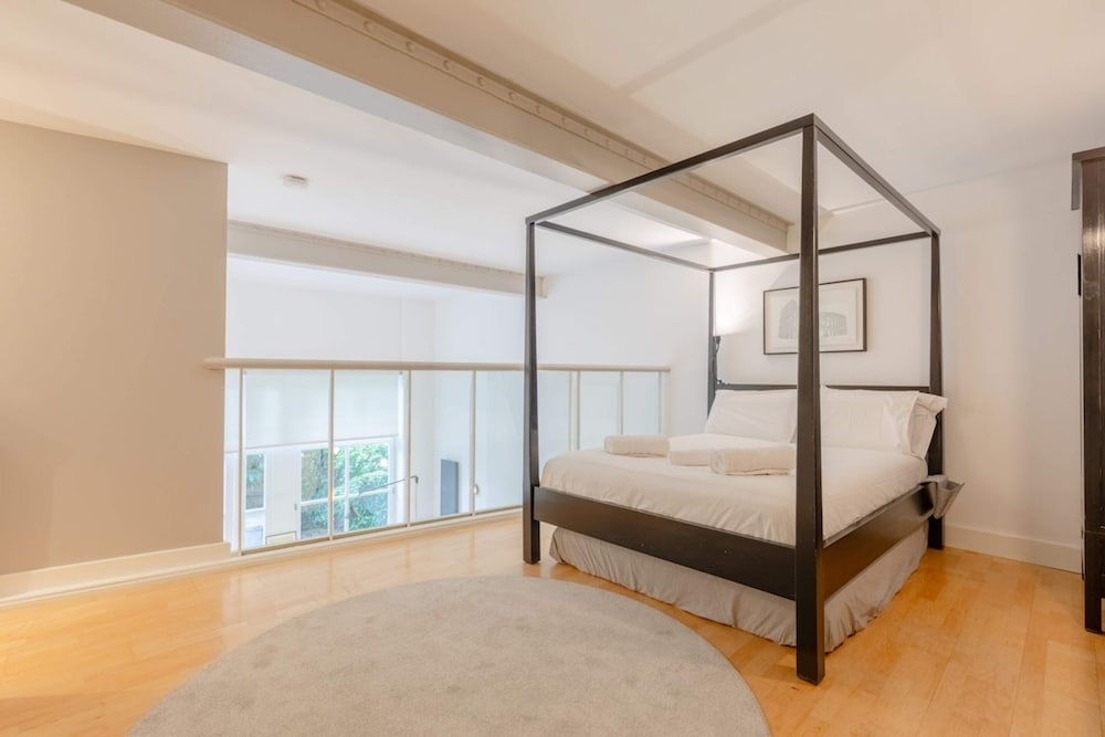 Chic 1BD Maisonette W/hot Tub, King's Cross!