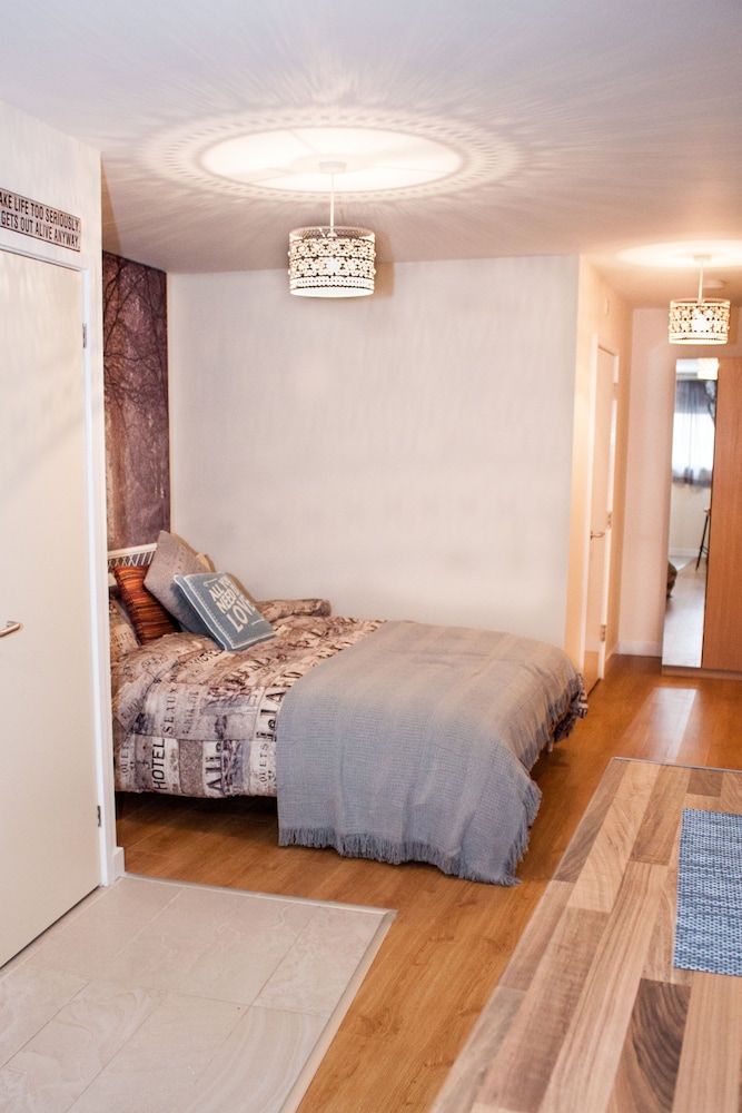 1 Bedroom Apartment in Bradford view 4