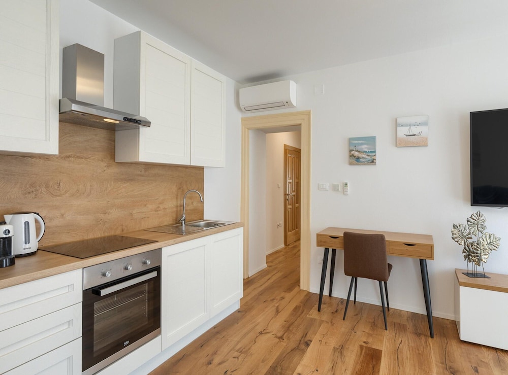 Modern Apartment With Open-air Parking
