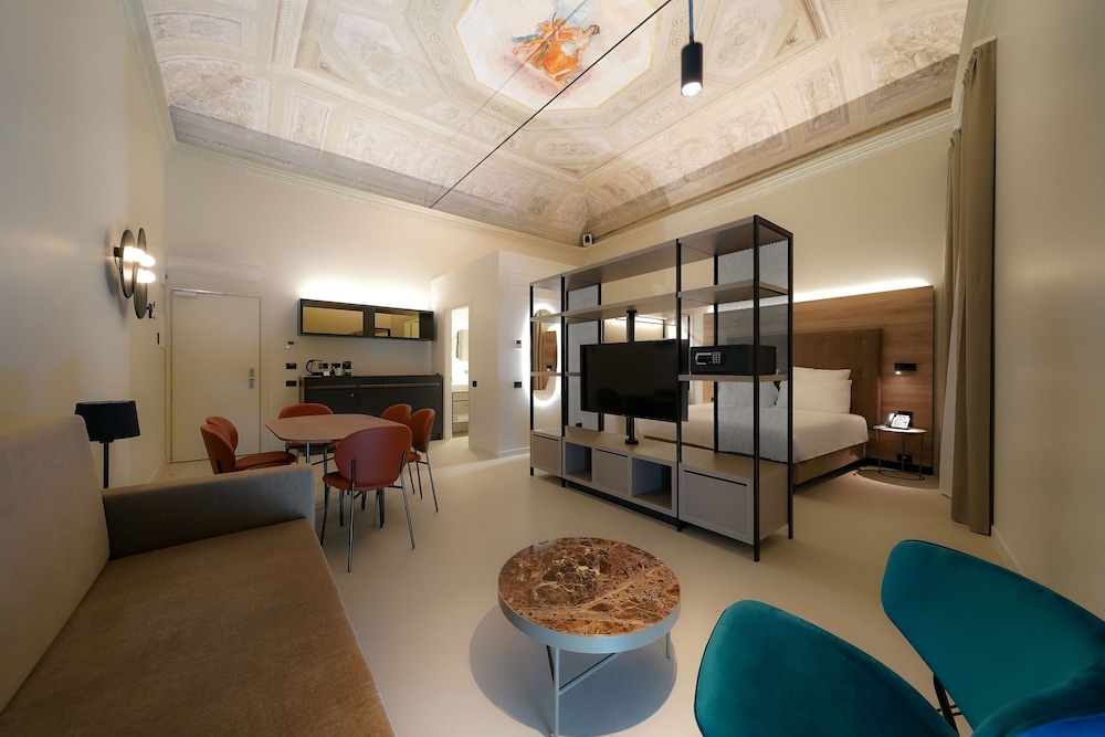 Bergamo Inn 21 view 2
