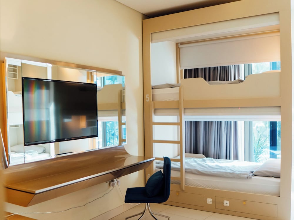 Grapeful Stay – Luxury Hostel Paramount Tower Business Bay