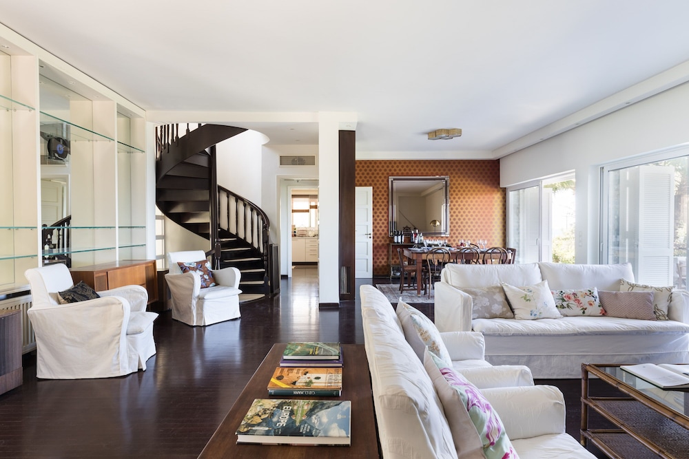 Old Sport Mansion view 5