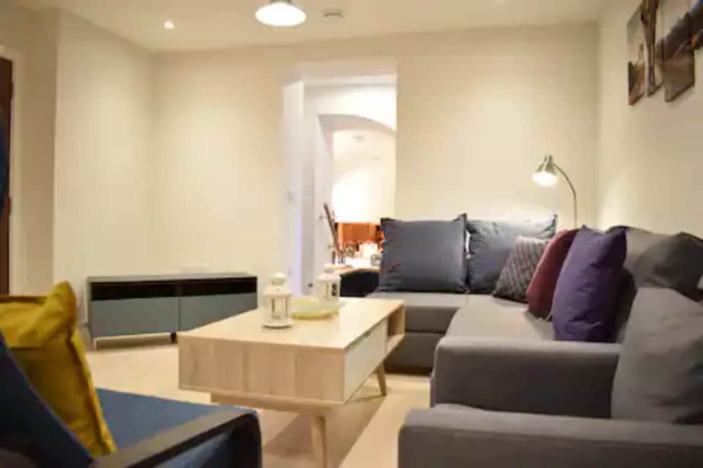 Spacious and Modern Apartment in Pimlico