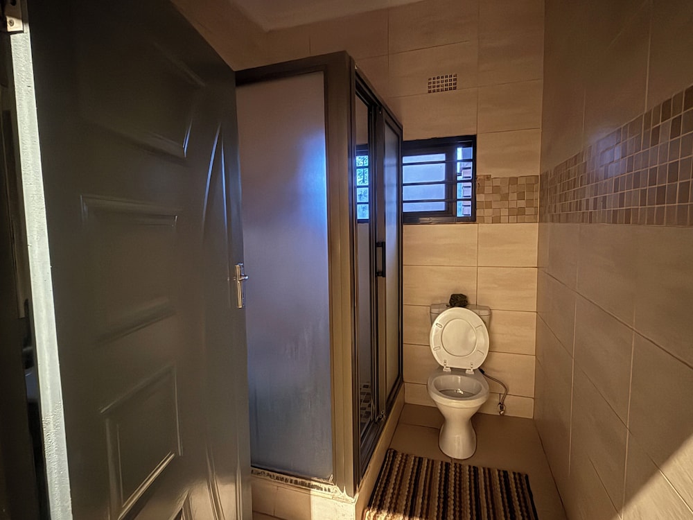 Spacious & Modern 3-bedroom Foxdale