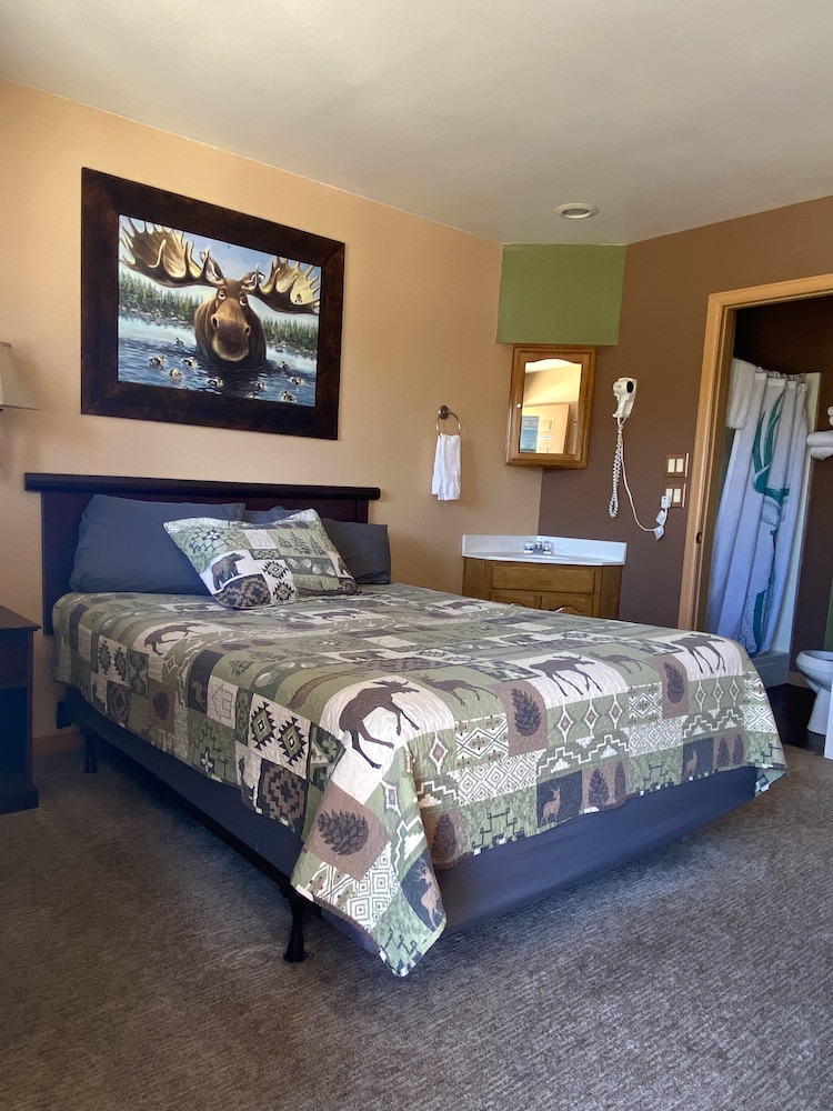 Moosehead Lodge & Cabins