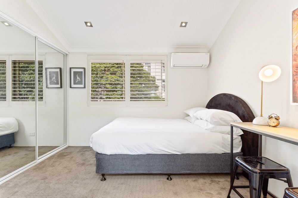 Elegantly Modern 2-bed In The Heart of Chippendale