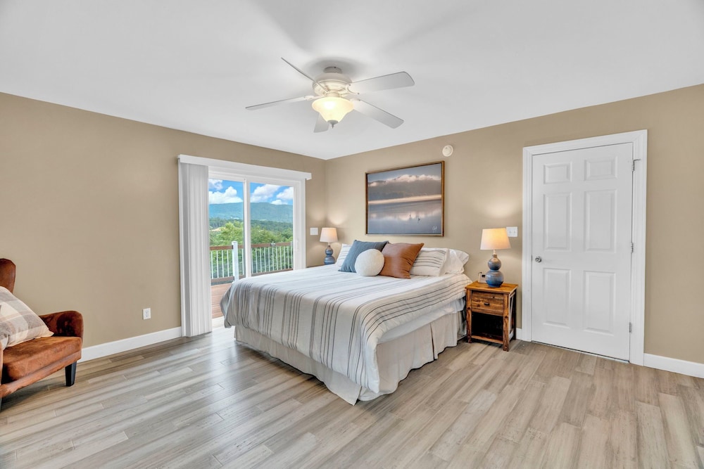 Cozy 3BR Lake Access w Sauna