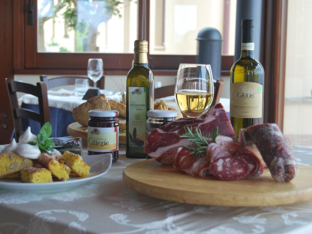 Farmhouse in Marche With Pool & Wine Tours