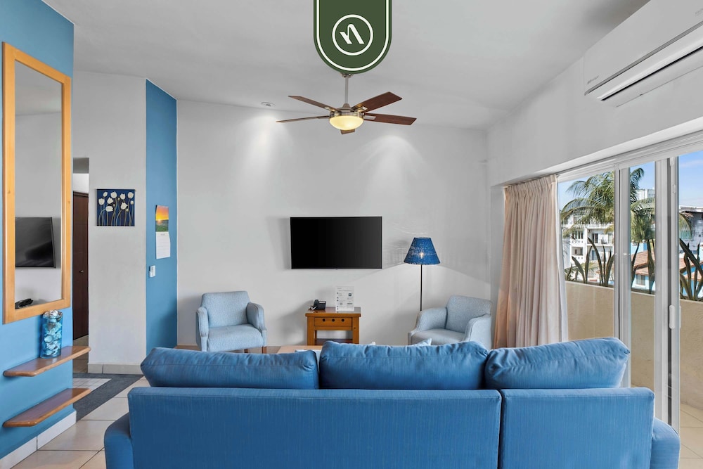 Mexican 2 BR Condo in Hotel Zone - Near the Beach