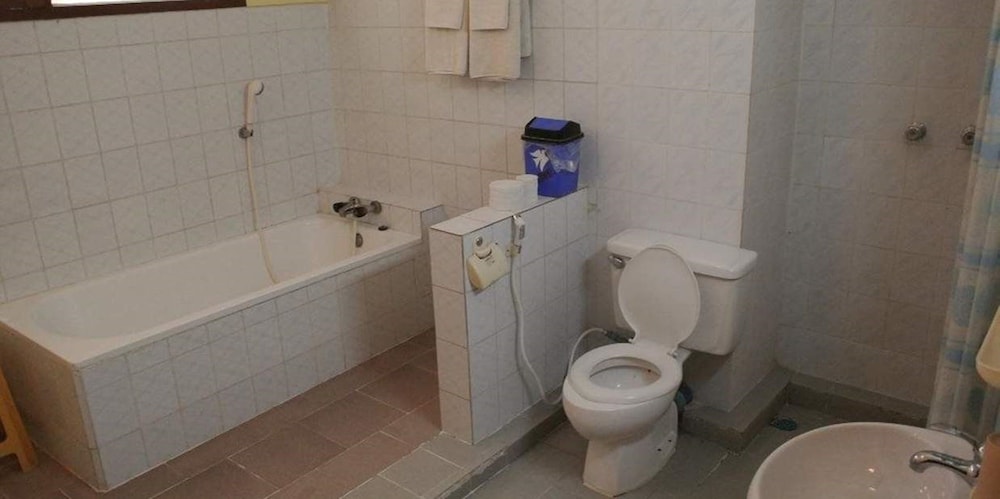 Nanda Wunn Hotel - Hostel