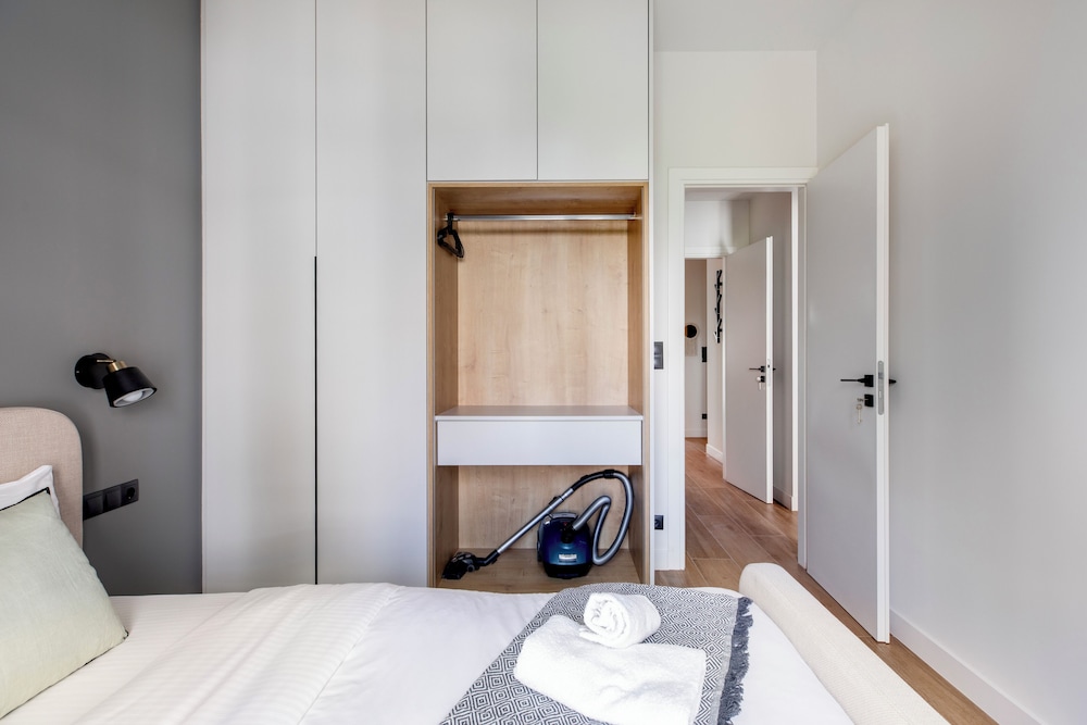 Bask - Chic 2 Bedroom Apt in Athens