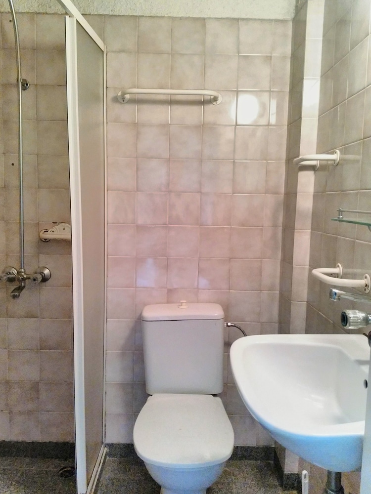 Guest rooms Repos