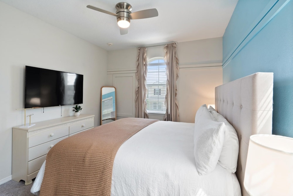Solara Resort 9 Bedroom Private Pool + Spa Home 9 Home