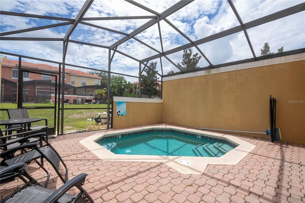 Bright 3B w Pool Close to Disney Encantada 8545