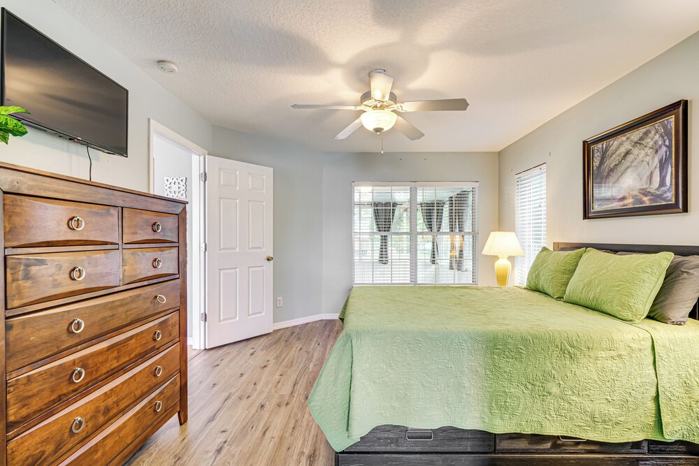 Walk to Boat Ramp: Dunnellon Home w/ Private Yard!