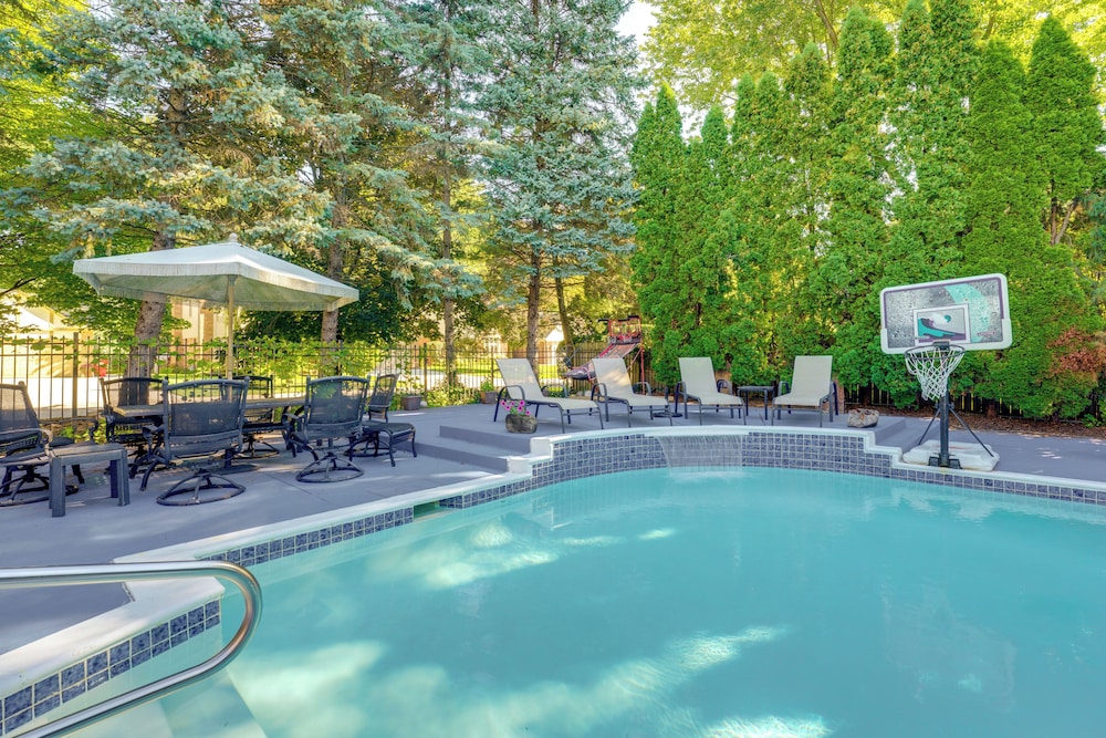 Indoor & Outdoor Entertainment! Luxe Michigan Home