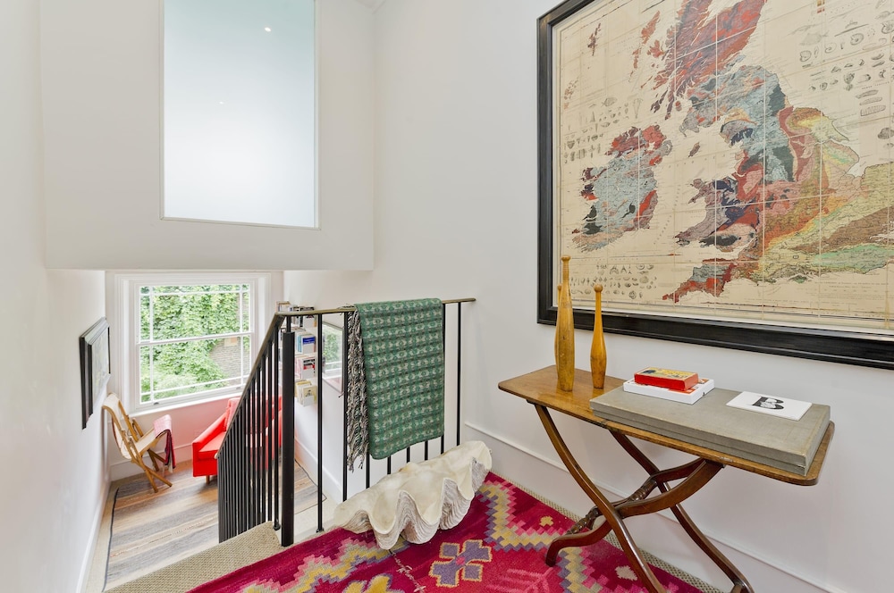 Gorgeous Stylish Interior Designed 5 Bed Home in Holland Park - Superb Location