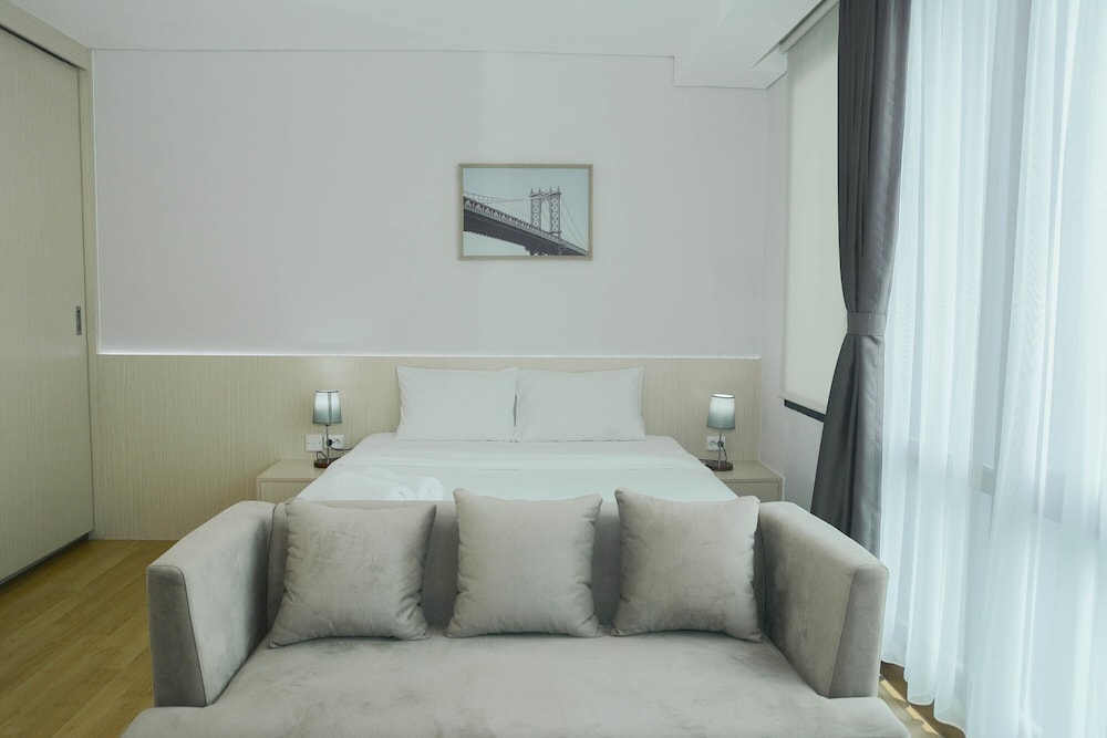 Comfortable Studio Room at Capitol Suites Apartment view 2