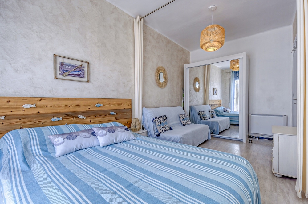 Apartment in Roses Near Platja Dels Palangrers