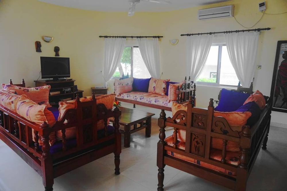 Siku Moja Villa - Beautiful Beach Family Villa view 4