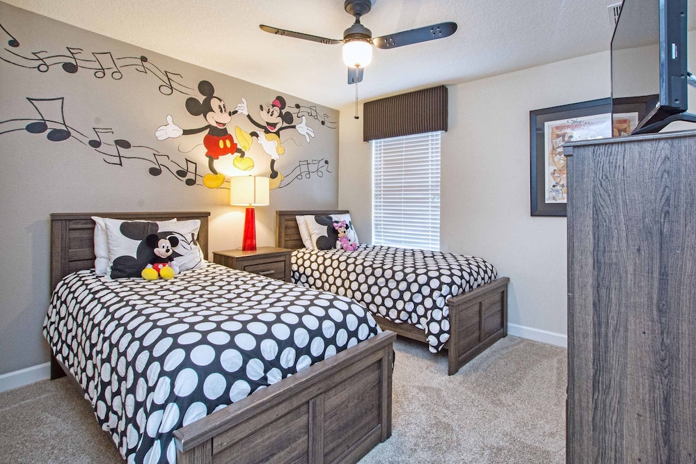 Beautiful Home With Private Pool in Champions Gate